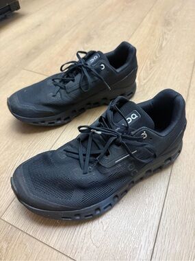 ON Running Men’s Cloudstratus Size 11 Black